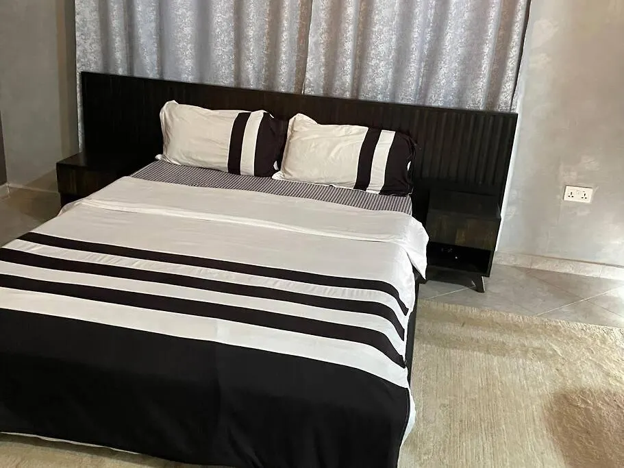 Jd Studio Apartment Wifi&Netflix Kampala 0*,